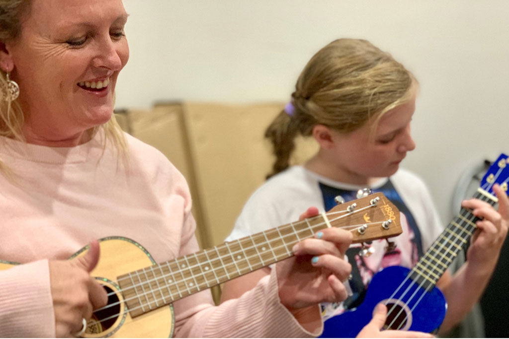 Happy mum and daughter playing ukulele. Ukulele lessons hills district castle hill rouse hill